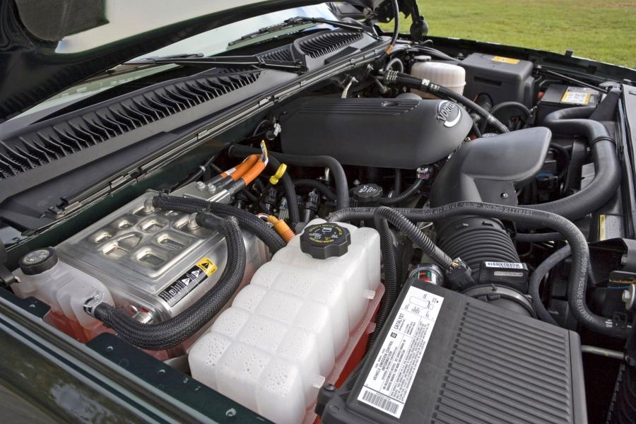  Chevrolet Silverado Hybrid 2004 года  (фото 16 из 24)